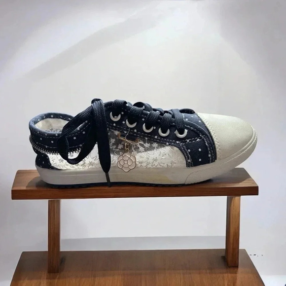 Women's Sneakers Lace Mesh Canvas Shoes Lace Up 7.5 US/38 Euro Worn Once - Picture 3 of 6